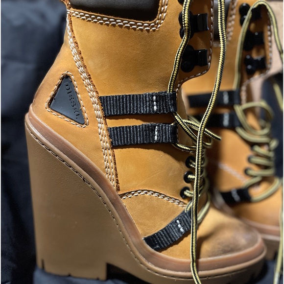 NWOT Diesel women’s  7 1/2 Boots No box Leather lace up  Diesel Camel size 38 eu - Picture 12 of 13